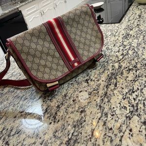 Super stylish Gucci laptop bag